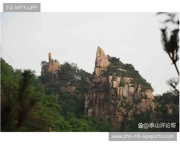 山东泰山多次形成人数优势，攻势十分猛烈